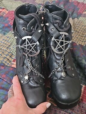 Demonia Poison-101 Boots Size 7